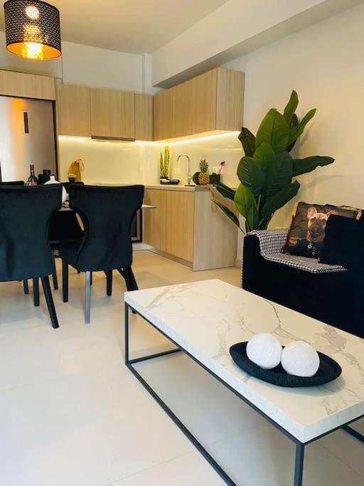 New 2Bd Aprt With Shared Rooftop Pool D3 Атина Екстериор снимка