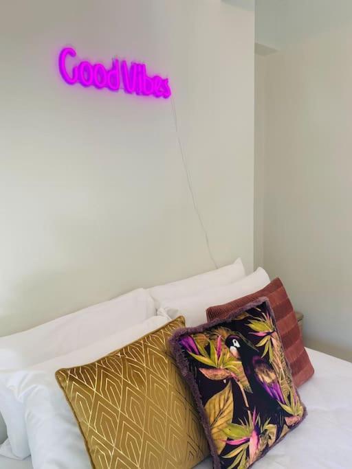 New 2Bd Aprt With Shared Rooftop Pool D3 Атина Екстериор снимка